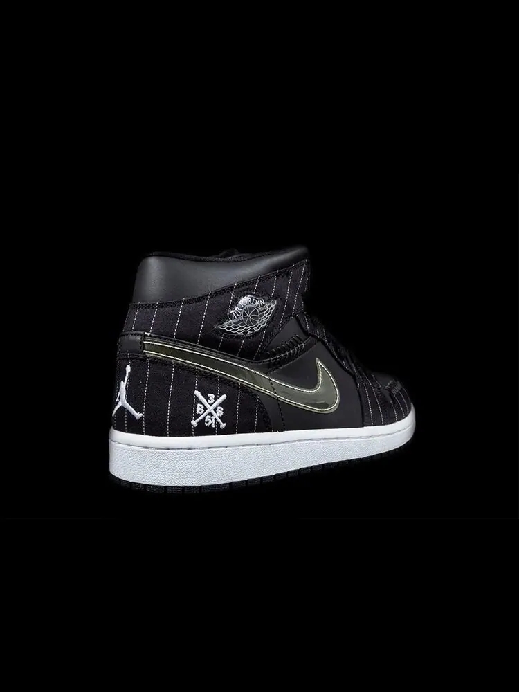 Кроссовки Air Jordan 1 Retro Barons - Away — изображение 3 из 6, черный