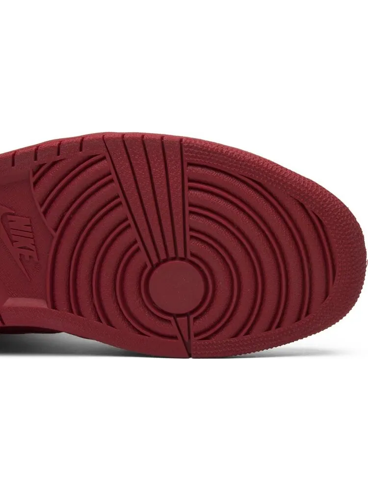 Кроссовки Air Jordan 1 Retro High Red Suede — изображение 5 из 8, красный