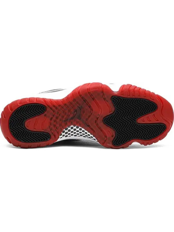 Кроссовки Air Jordan 11 Retro 'Bred' 2019 — изображение 4 из 8, красный
