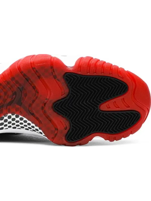 Кроссовки Air Jordan 11 Retro 'Bred' 2019 — изображение 5 из 8, красный