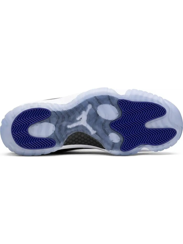 Кроссовки Air Jordan 11 Retro Concord 2018 — изображение 4 из 8, белый