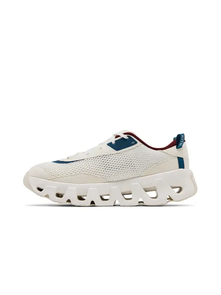 Кроссовки Kith x ON K-Tech 2 — изображение 3 из 8, белый