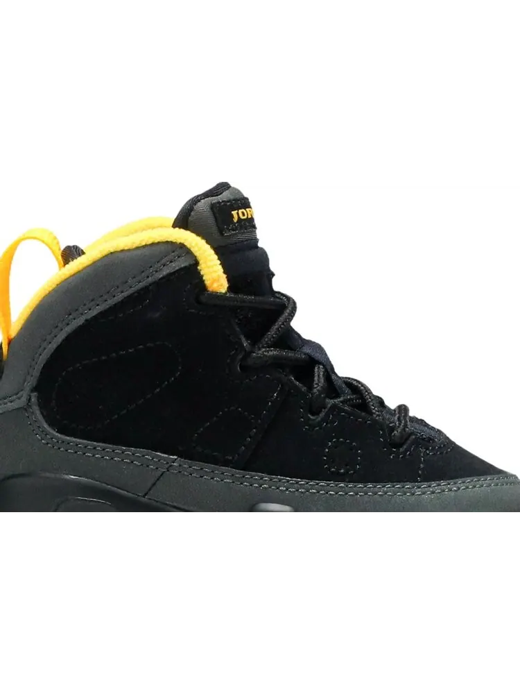 Кроссовки Air Jordan 9 Retro TD Dark Charcoal University Gold — изображение 2 из 8, серый