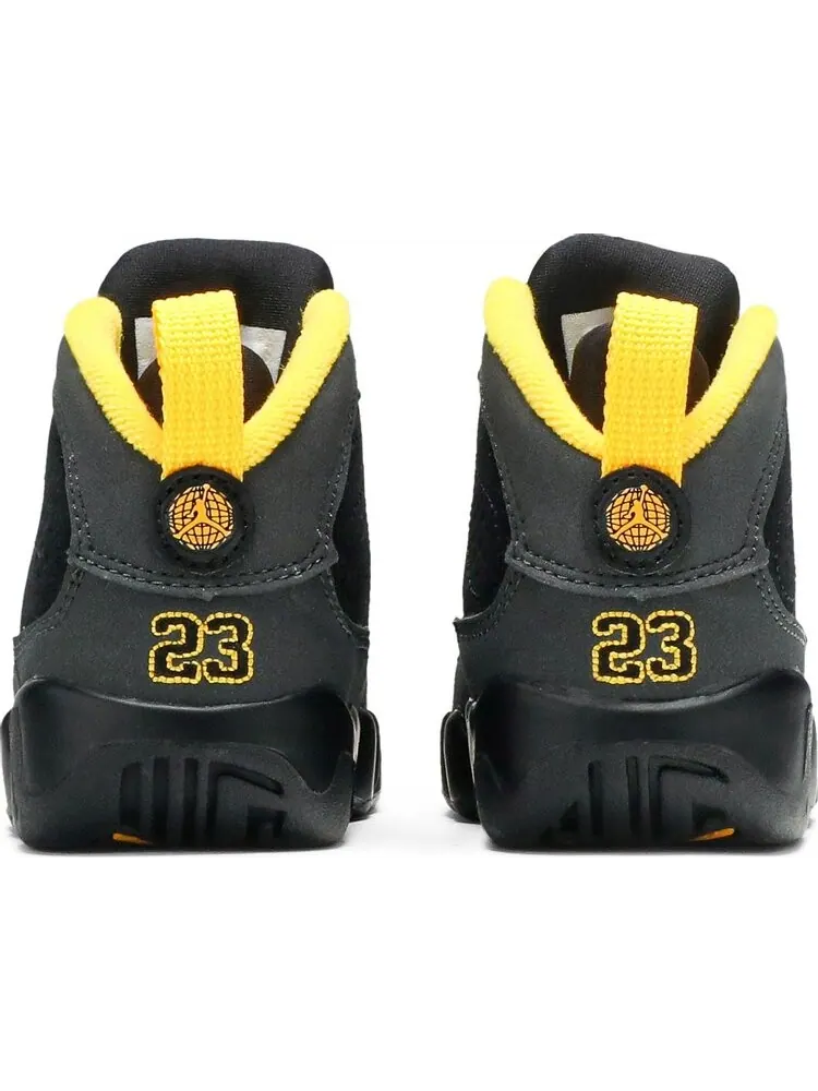 Кроссовки Air Jordan 9 Retro TD Dark Charcoal University Gold — изображение 6 из 8, серый