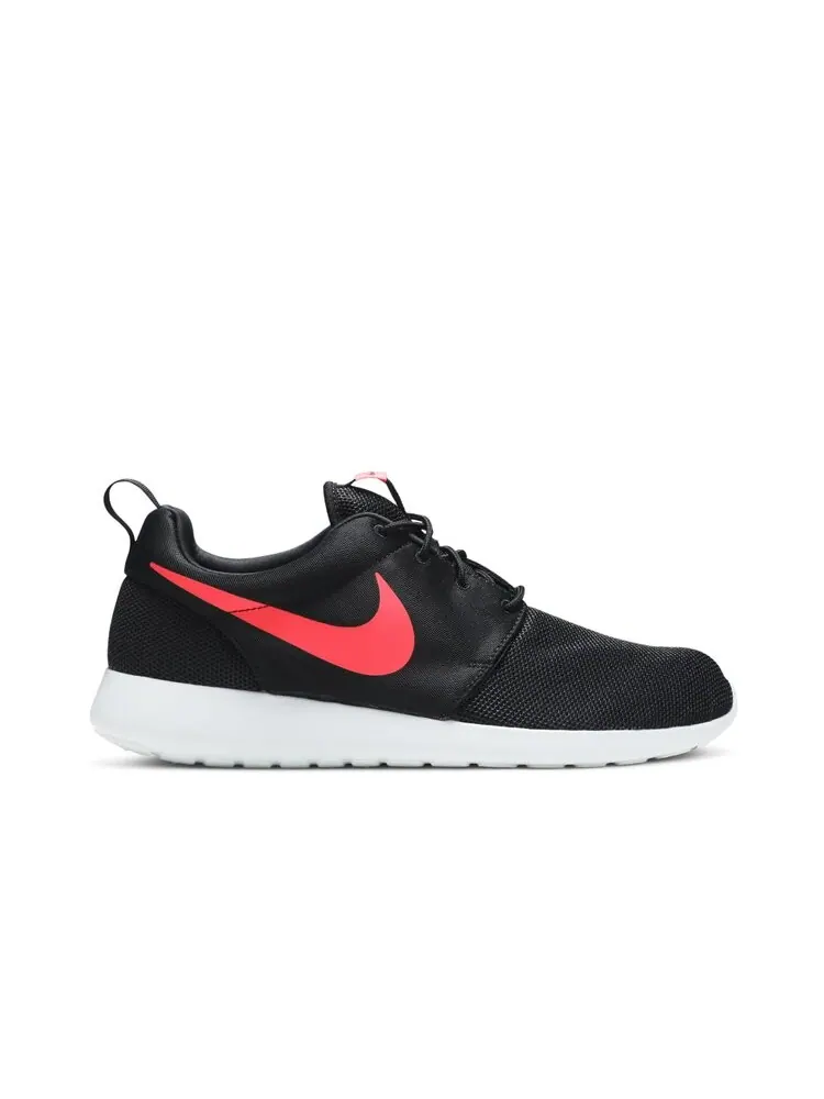 Кроссовки Nike Roshe One 'Black Solar Red' — изображение 1 из 4, черный