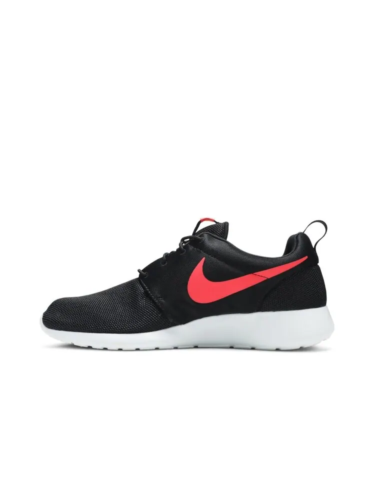 Кроссовки Nike Roshe One 'Black Solar Red' — изображение 3 из 4, черный