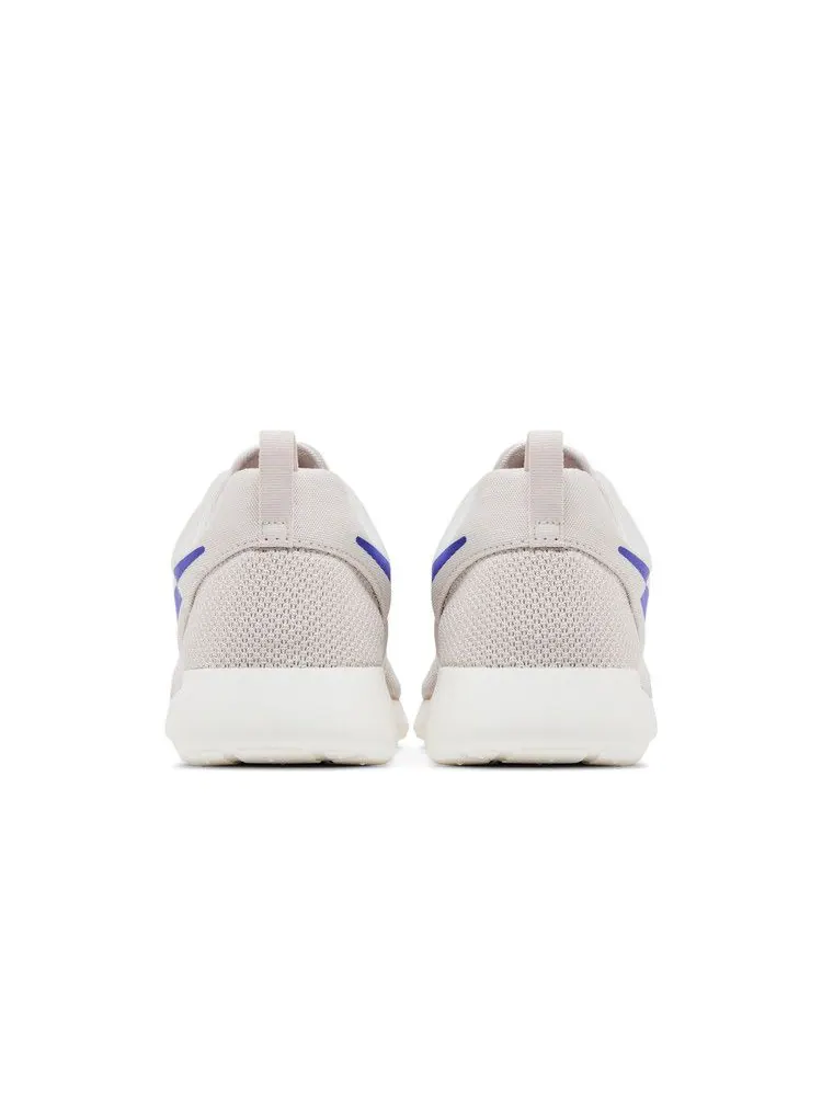 Кроссовки Nike Roshe One 'Desert Sand Violet' — изображение 7 из 9, песочный/-фиолетовый