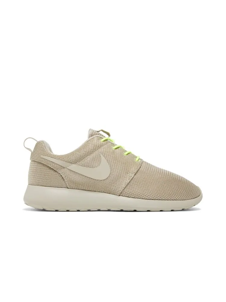 Кроссовки Nike Rosherun — изображение 1 из 4, загар