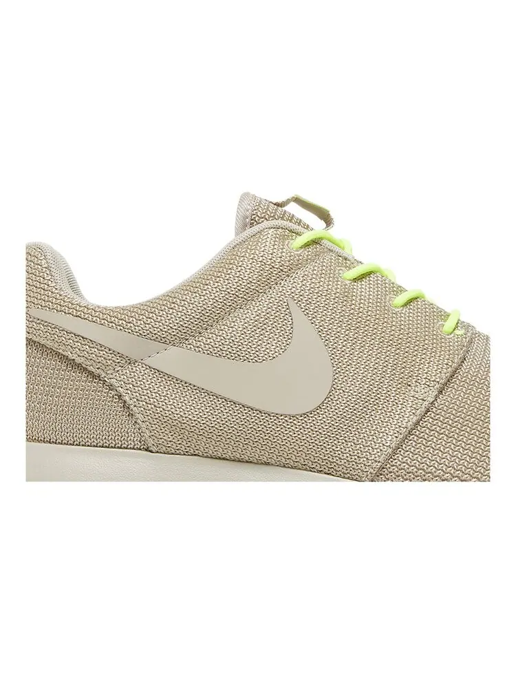 Кроссовки Nike Rosherun — изображение 2 из 4, загар
