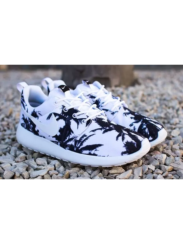 Кроссовки Nike Wmns Roshe Run 'Palm Trees' — изображение 2 из 4, белый