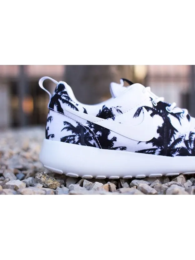 Кроссовки Nike Wmns Roshe Run 'Palm Trees' — изображение 3 из 4, белый