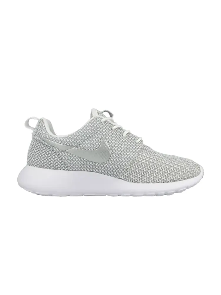 Кроссовки Nike Wmns Roshe Run — изображение 1 из 1, серебряный
