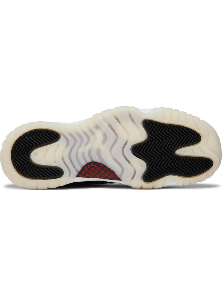 Кроссовки Air Jordan 11 Retro Low GS 72-10 — изображение 4 из 8, черный