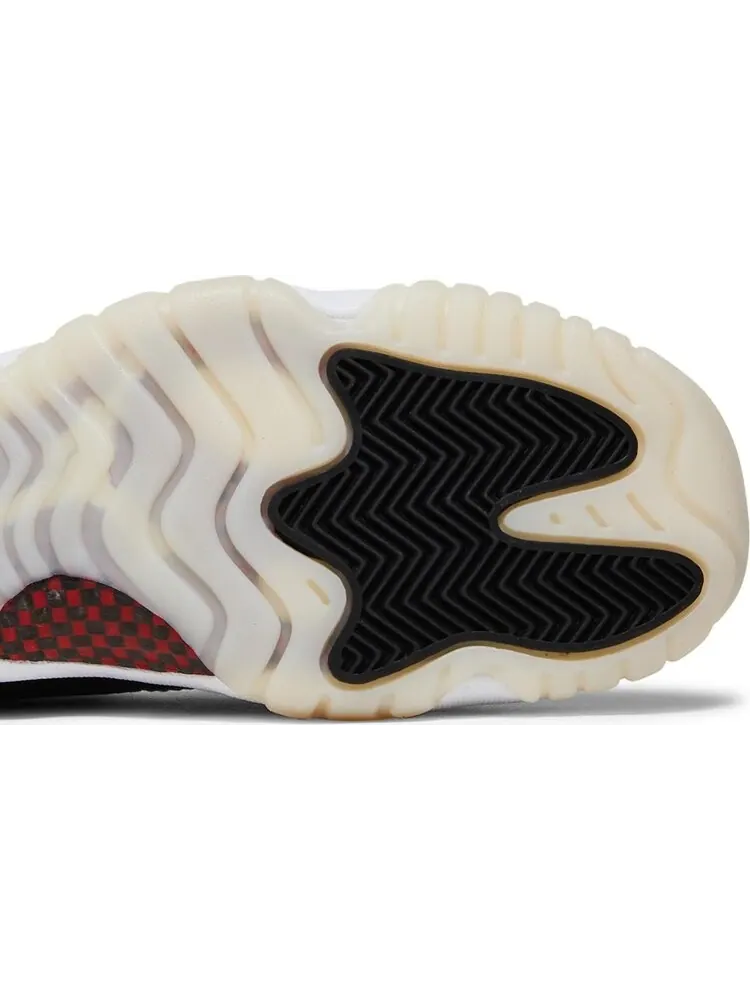 Кроссовки Air Jordan 11 Retro Low GS 72-10 — изображение 5 из 8, черный