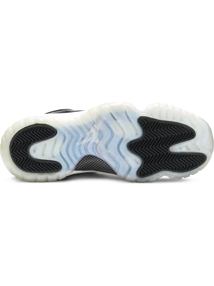 Кроссовки Air Jordan 11 Retro GS Emerald — изображение 4 из 8, белый
