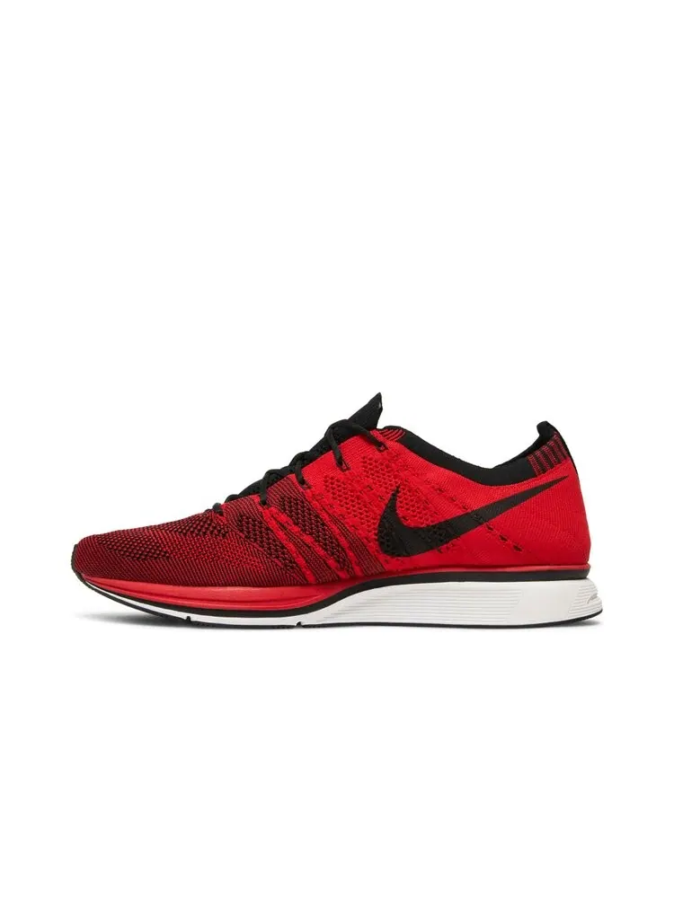Кроссовки Nike Flyknit Trainer+ 'University Red' — изображение 3 из 4, красный