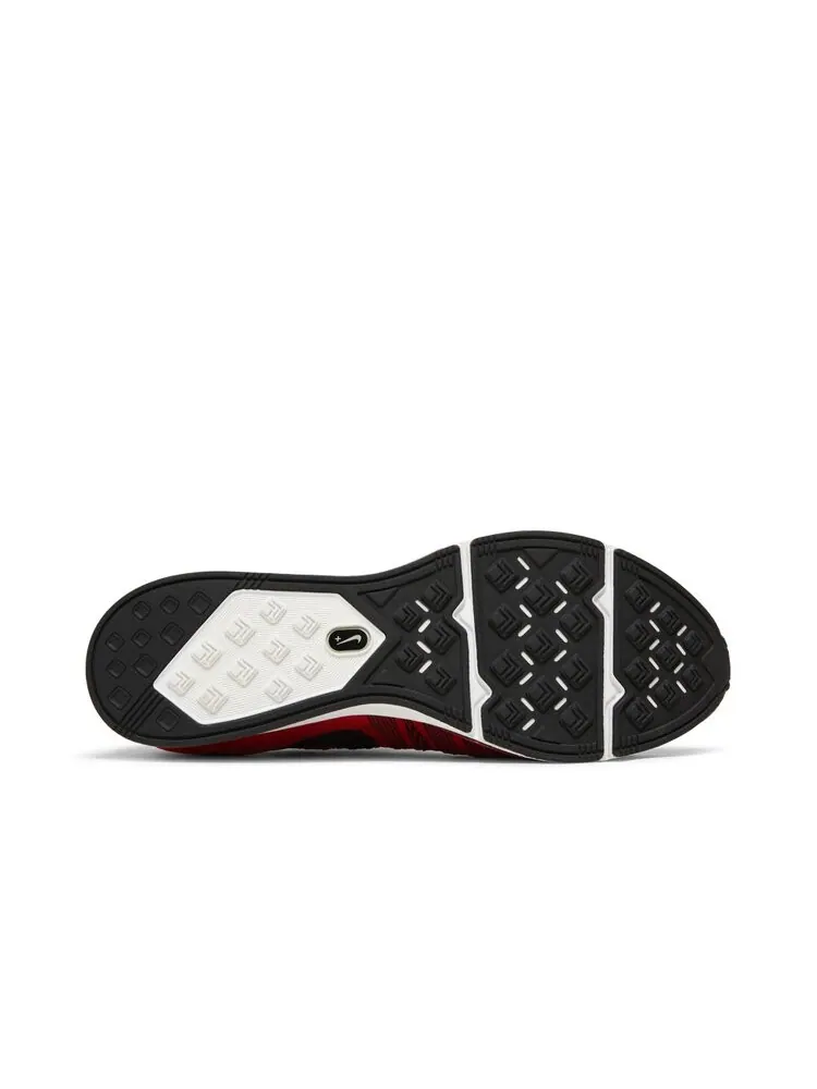 Кроссовки Nike Flyknit Trainer+ 'University Red' — изображение 4 из 4, красный