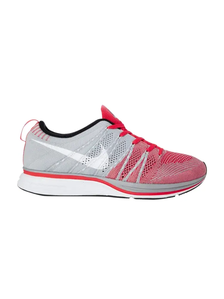 Кроссовки Nike Flyknit Trainer+ 'Bright Crimson' — изображение 1 из 4, красный