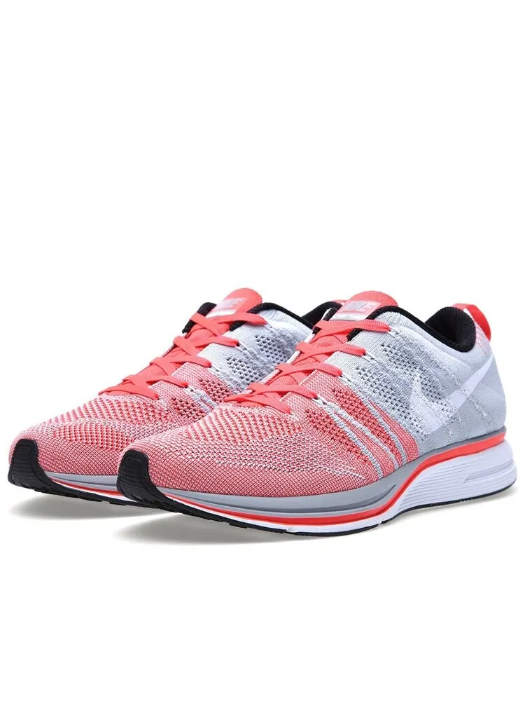 Кроссовки Nike Flyknit Trainer+ 'Bright Crimson' — изображение 2 из 4, красный