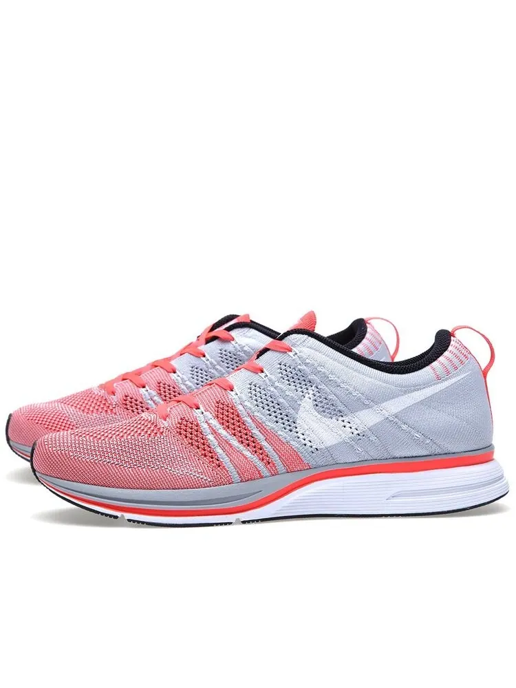 Кроссовки Nike Flyknit Trainer+ 'Bright Crimson' — изображение 3 из 4, красный
