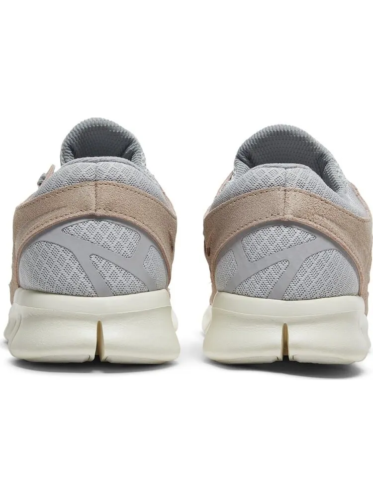 Кроссовки Nike Free Run 2 'Wolf Grey Fossil Stone' — изображение 6 из 8, серый