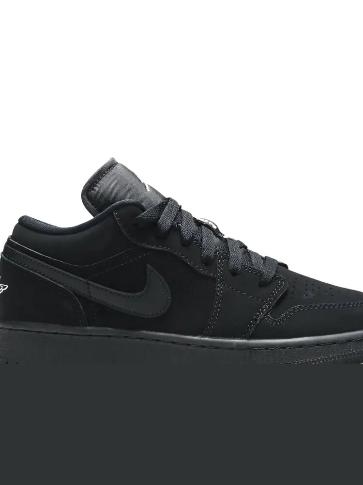 Кроссовки Air Jordan 1 Retro Low GS 'Triple Black' — изображение 2 из 4, черный