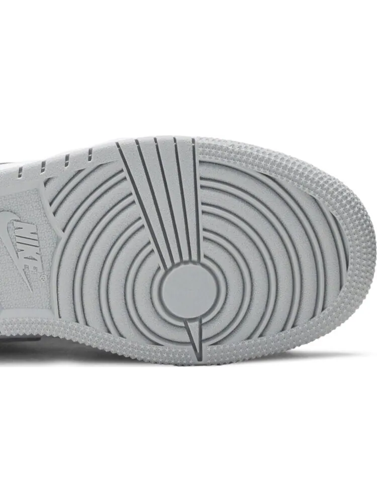 Кроссовки Air Jordan 1 Low GS Smoke Grey — изображение 5 из 8, серый