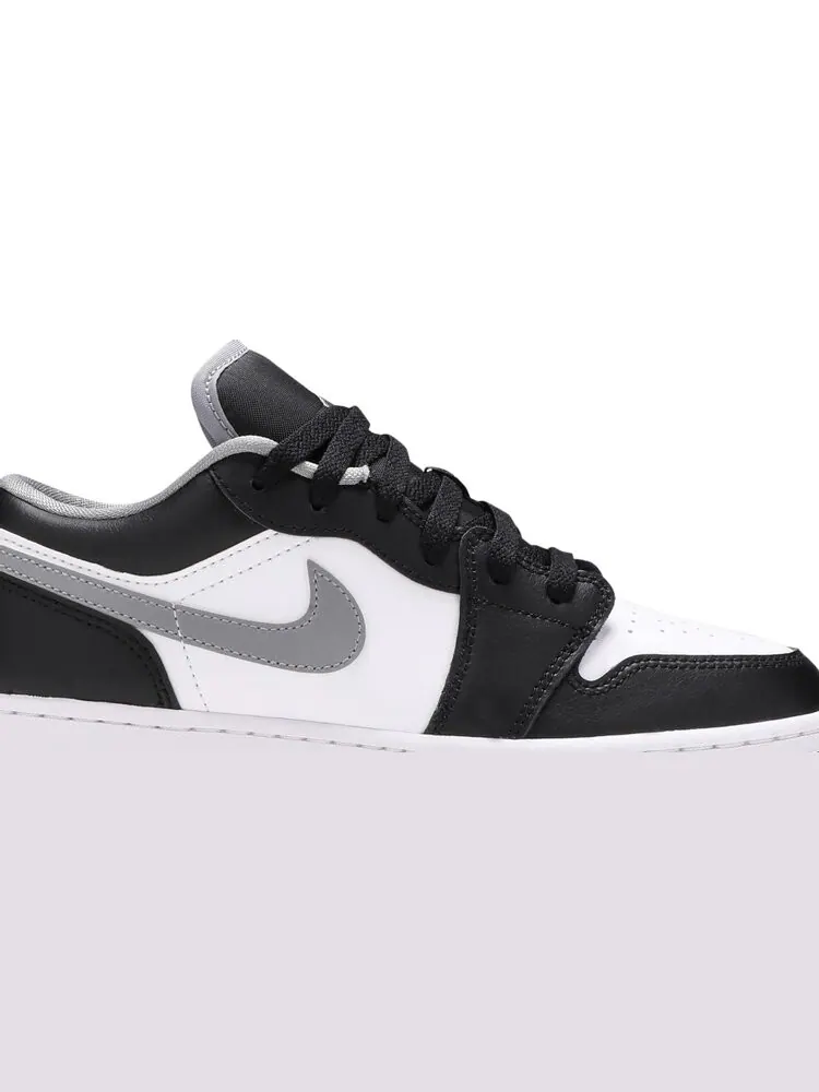 Кроссовки Air Jordan 1 Low GS Black Medium Grey — изображение 2 из 8, черный
