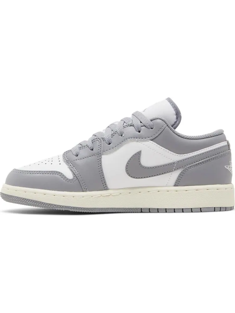 Кроссовки Air Jordan 1 Low GS Vintage Grey — изображение 3 из 8, серый