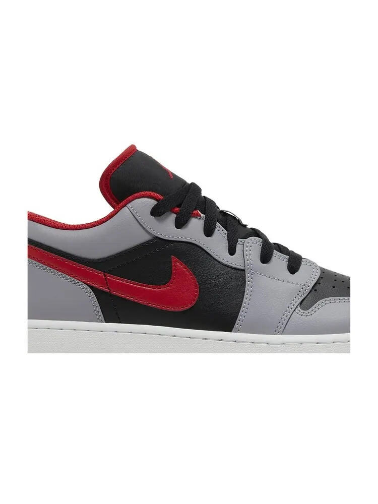 Кроссовки Air Jordan 1 Low GS — изображение 2 из 4, серый