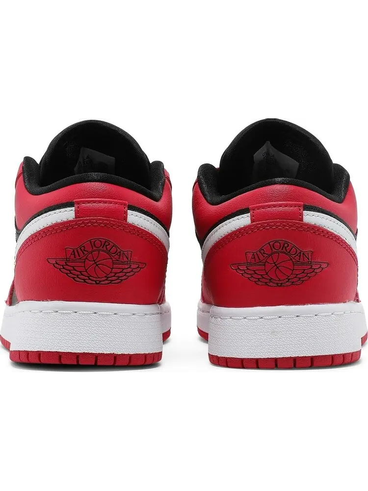 Кроссовки Air Jordan 1 Low GS Black Very Berry — изображение 6 из 8, красный