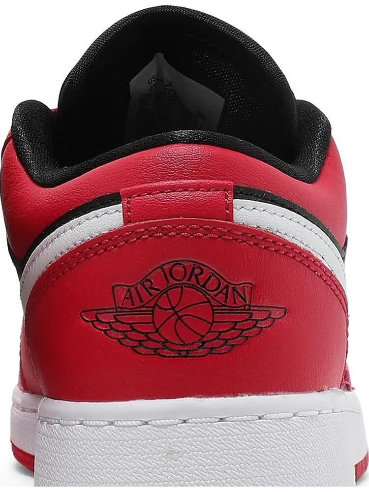 Кроссовки Air Jordan 1 Low GS Black Very Berry — изображение 7 из 8, красный