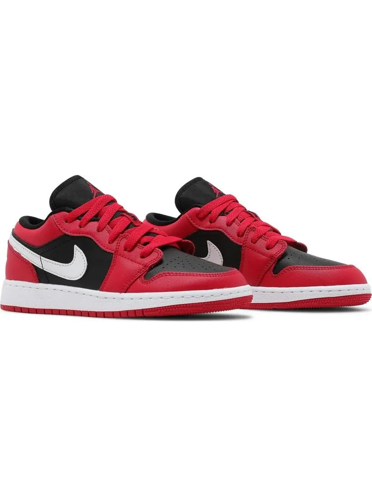 Кроссовки Air Jordan 1 Low GS Black Very Berry — изображение 8 из 8, красный