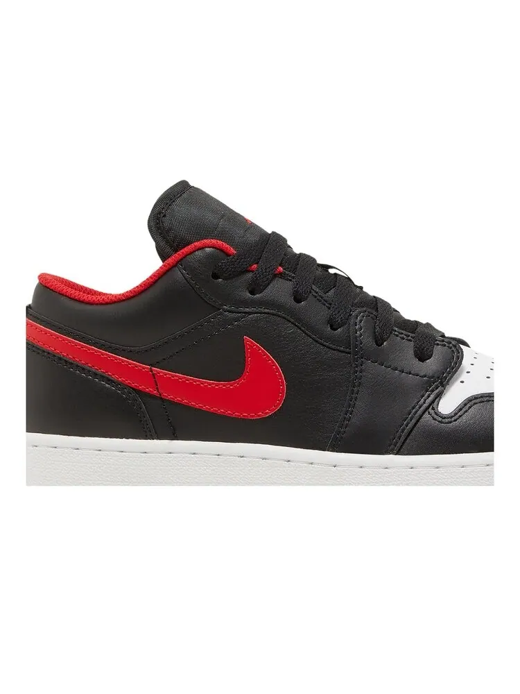Кроссовки Air Jordan 1 Low GS — изображение 2 из 4, черный