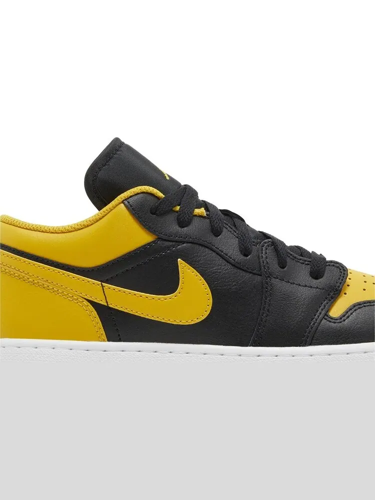 Кроссовки Air Jordan 1 Low GS 'Yellow Ochre' — изображение 2 из 4, желтый