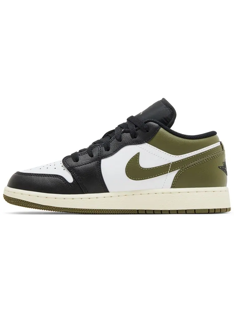 Кроссовки Air Jordan 1 Low GS 'Black Toe Medium Olive' — изображение 3 из 4, черный оливковый