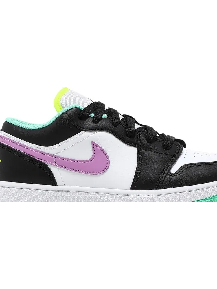 Кроссовки Air Jordan 1 Low GS White Violet Shock — изображение 2 из 8, белый
