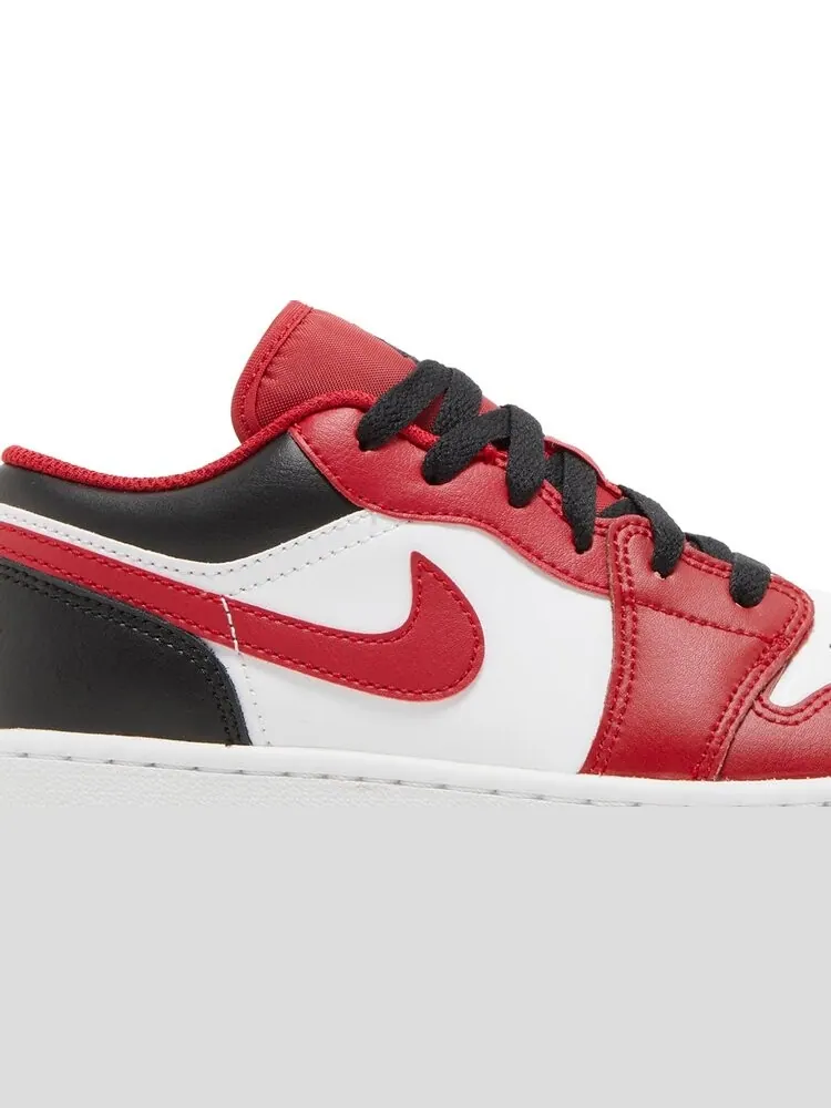 Кроссовки Air Jordan 1 Low GS Reverse Black Toe — изображение 2 из 8, красный
