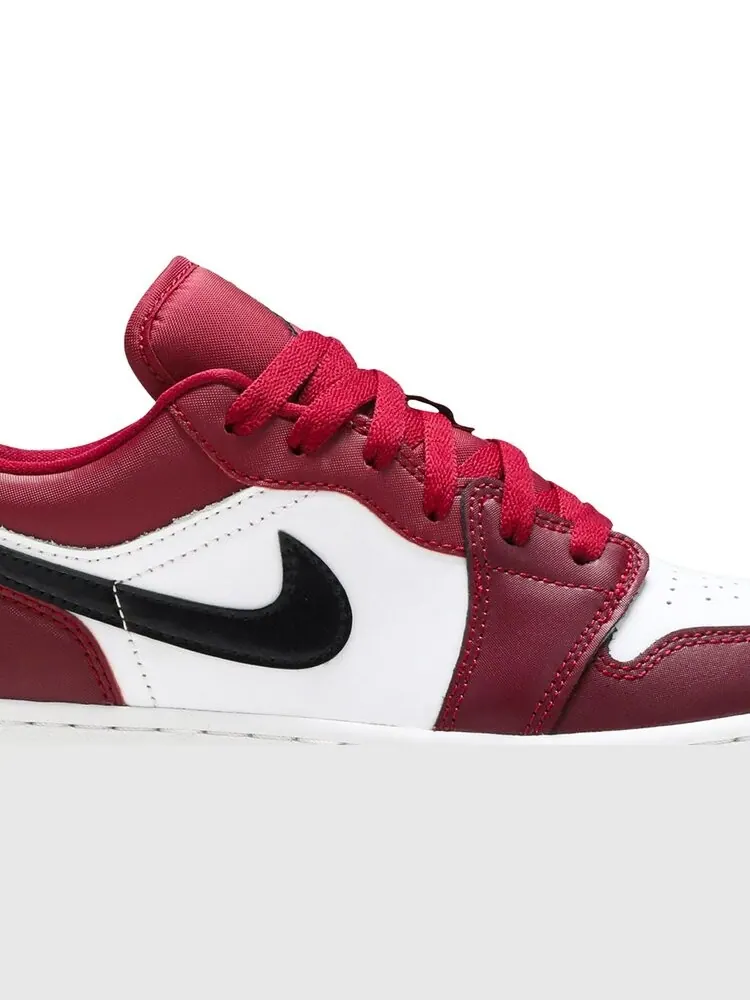 Кроссовки Air Jordan 1 Low GS Noble Red — изображение 2 из 8, красный
