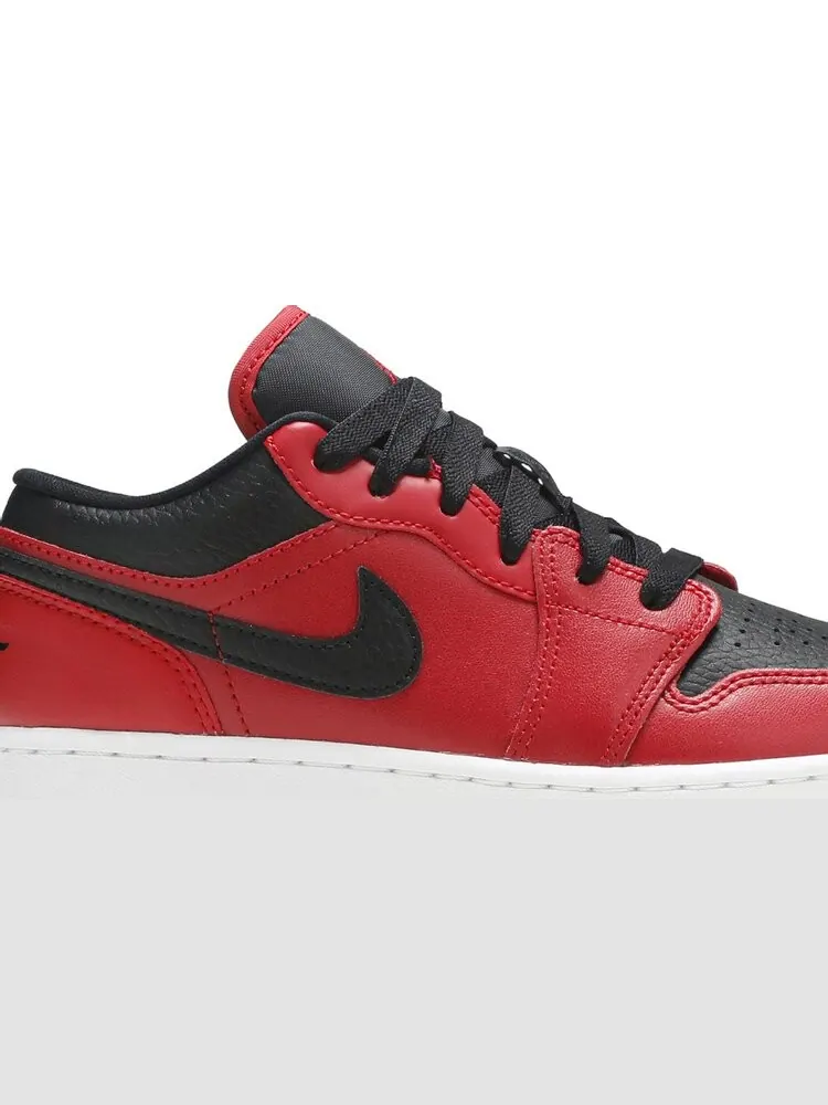 Кроссовки Air Jordan 1 Low GS Reverse Bred — изображение 2 из 8, белый красный
