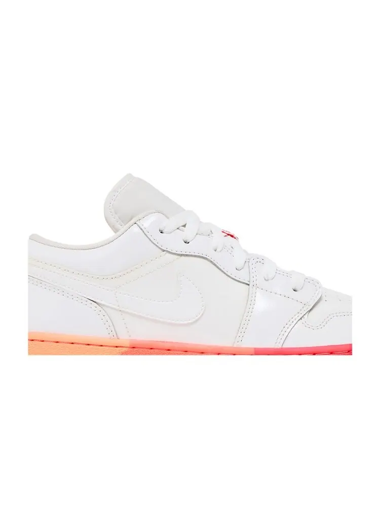 Кроссовки Air Jordan 1 Low GS — изображение 2 из 4, белый