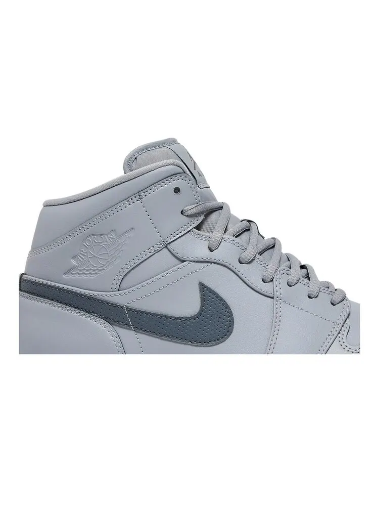 Кроссовки Air Jordan 1 Mid 'Wolf Grey' — изображение 2 из 4, серый