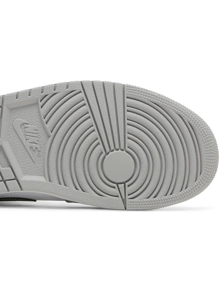 Кроссовки Air Jordan 1 Mid Light Smoke Grey — изображение 5 из 8, серый
