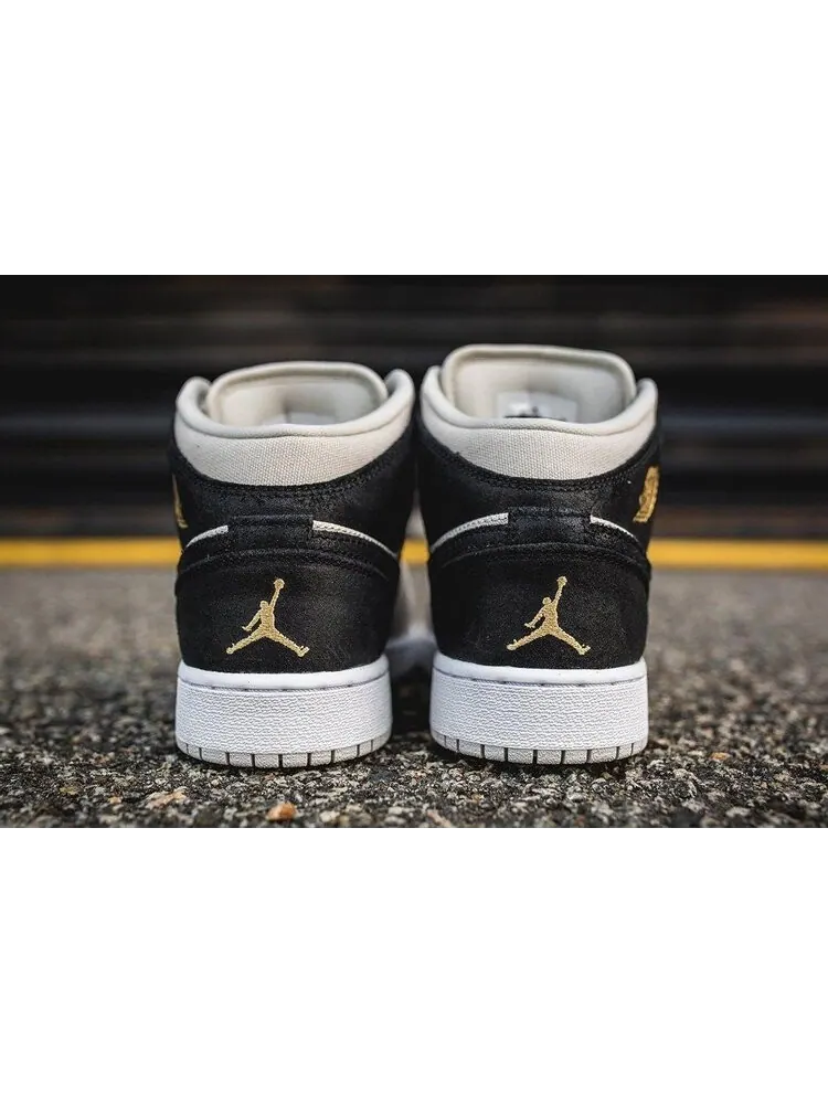 Кроссовки Air Jordan 1 Retro Mid GS Light Bone — изображение 5 из 6, серый