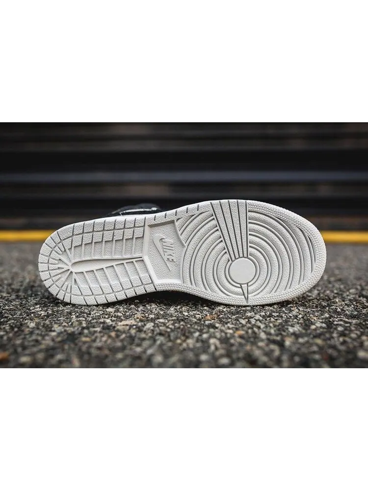 Кроссовки Air Jordan 1 Retro Mid GS Light Bone — изображение 6 из 6, серый