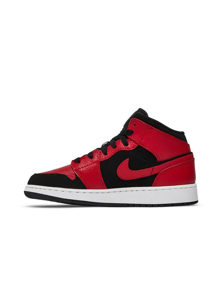 Кроссовки Air Jordan Air Jordan 1 Mid GS 'Black Gym Red' — изображение 4 из 9, черный/белый/красный