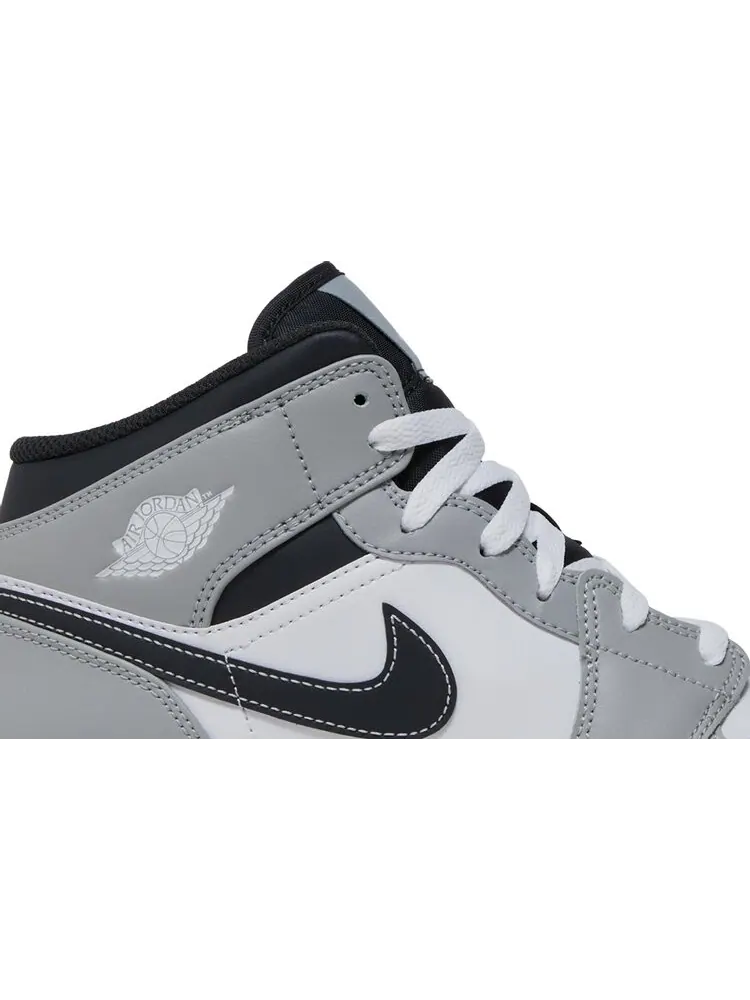 Кроссовки Air Jordan 1 Mid GS Light Smoke — изображение 2 из 8, черный серый
