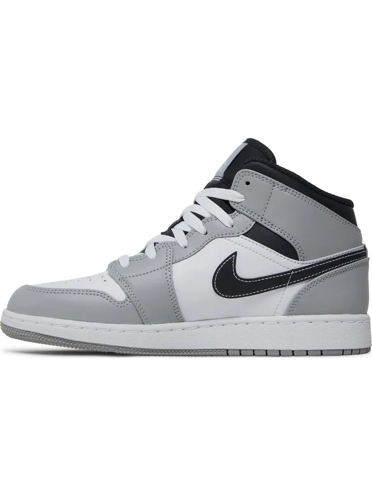 Кроссовки Air Jordan 1 Mid GS Light Smoke — изображение 3 из 8, черный серый
