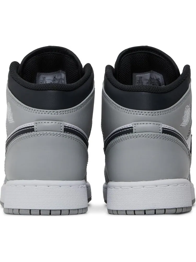 Кроссовки Air Jordan 1 Mid GS Light Smoke — изображение 6 из 8, черный серый