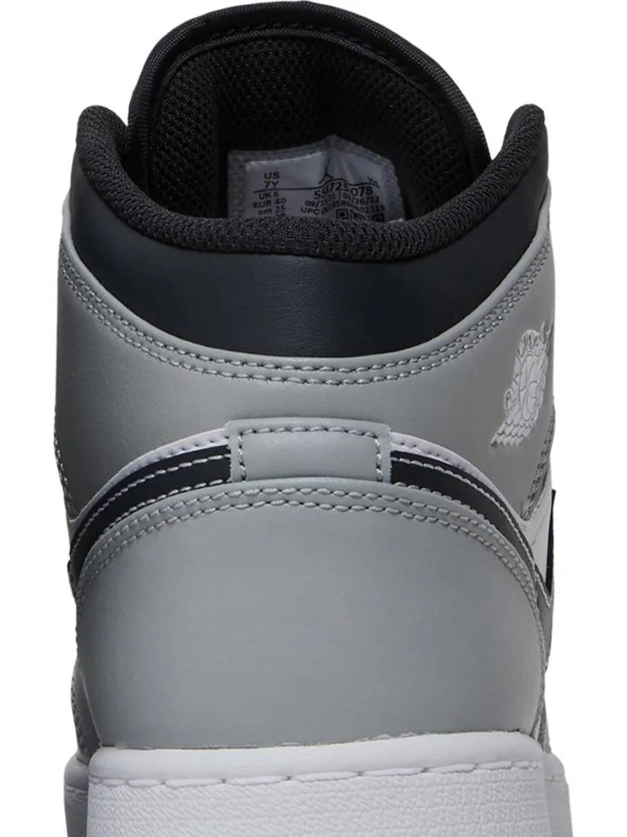 Кроссовки Air Jordan 1 Mid GS Light Smoke — изображение 7 из 8, черный серый